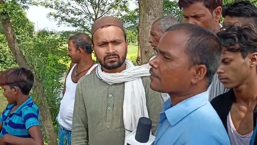 जनता बदहाल है बाढ से चारो तरफ तांडव मचा हुआ है आपदा नहीं पदाधिकारी के लिए अवसर  है । #अफसरशाही मुर्दाबाद ..