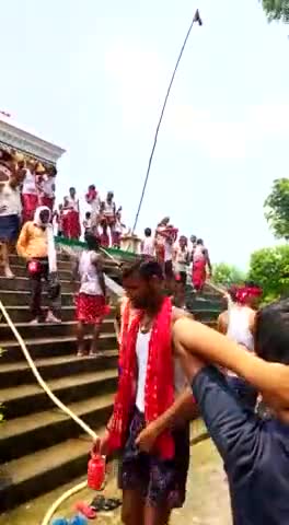वारिसलीगंज: नवादा जिला अंतर्गत कुटरी ग्राम के बाबा नागेश्वर नाथ मंदिर में उमरा भक्तों का जनसैलाब।#बोल बम।
