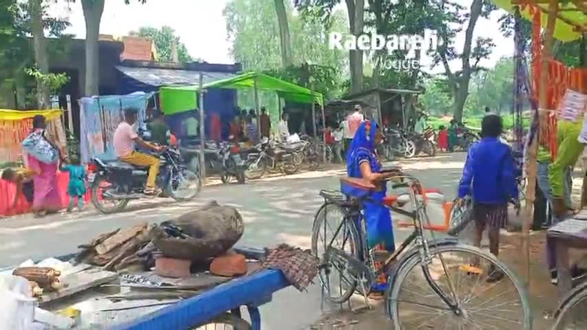 रायबरेली जिले के विश्वनाथगंज  तिराहा पर दुकानों पर लगी राखी खरीददारो की भीड़ #विश्वनाथगंज  #गदागंज #रायबरेली #राखी