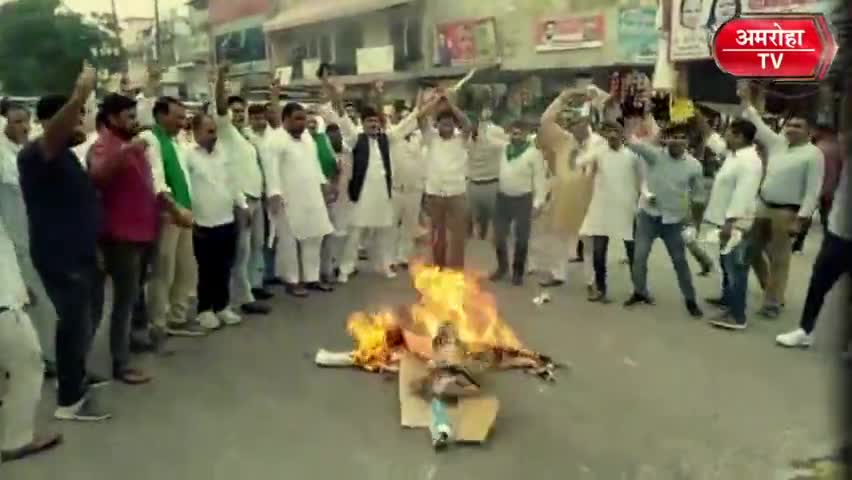 पूर्व प्रधानमंत्री चौधरी चरण सिंह पर दिया ऐसा विवादित बयान कि प्रदेश में हाहाकार मच गया।
.
.
.
#Amroha #amrohatv