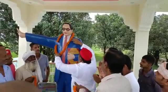 अपने विधानसभा क्षेत्र मऊ सदर में भ्रमण के समय।
  अल्ताफ अंसारी सदस्य राष्ट्रीय कार्यसमिति। #politices