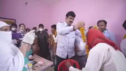 यदि आपने वैक्सीन नहीं लगवाई है तो पास के कोविड टीकाकरण केंद्र जाकर वैक्सीन अवश्य लगवाएं, 
वैक्सीन का यह डोज जिंदगी का डोज है ।

 #mpvaccinationmahaabhiyan2