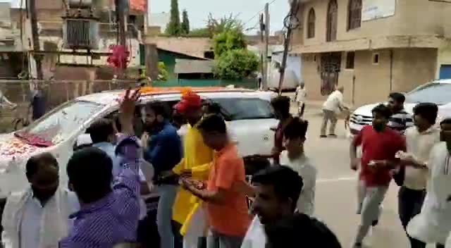 कांग्रेस के प्रदेश महासचिव सुनील शर्मा के घर पहुंचे जयवर्धन सिंह!!
#jaivardhansingh #digvijaysingh