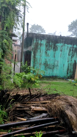 कल रात से ही हो रही तेज मूसलाधार बारिश से जन-जीवन अस्त व्यस्त हैं , और सबसे बड़ी चुनौती है #बाढ़ फिर से( 2) #सिंघिया