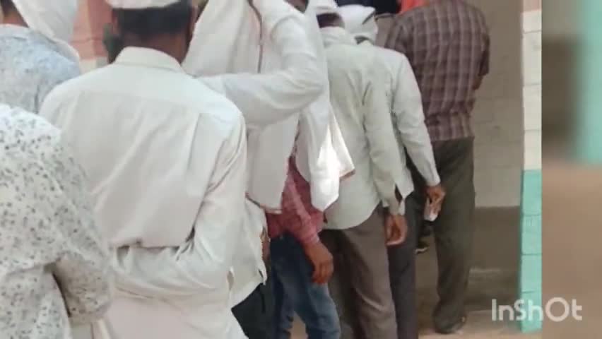 सूरपूरा: सुबह से ही लगी मतदान केंद्र पर लम्बी कतारे । मतदाताओ काफी जोश
#panchayatelection2021