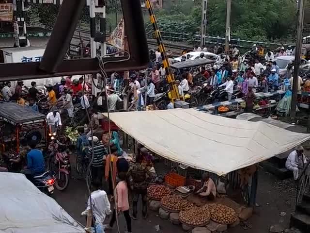 गया टाउन सीडी ब्लॉक: #trafficpolice 
humsa bageshwari gumti traffic  yahi ..baat hai nah railway police ko tension hai ..nahi bihar police ko