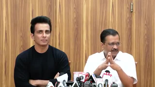 "देश की तरक्की तभी हो सकती है जब Education का स्तर बढ़ेगा। मुझे बताने की जरूरत नहीं है Delhi में किस Level का बदलाव आया है, All thanks to #arvind  Sir" - Sonusood 
#देश_का_मेंटर मुहिम के #ब्रांड_एंबेसेडर बने #सोनू_सूद