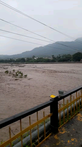 चिन्यालीसौड़: flood in rishikesh in chandrabhaga river#save river#safe people