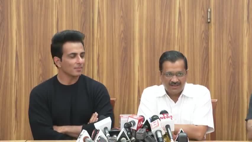 Sonu Sood को Arvind Kejriwal सरकार के #DeshKeMentor कार्यक्रम का ब्रांड एंबेसडर बनाया गया है!