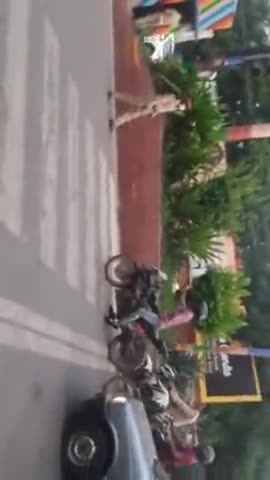 #kanpurकमिसनरी 
#कटा चालान 
#uppolice 
 सबका साथ सबका विकास---

निभाया अपनी वर्दी का फ़र्ज ...