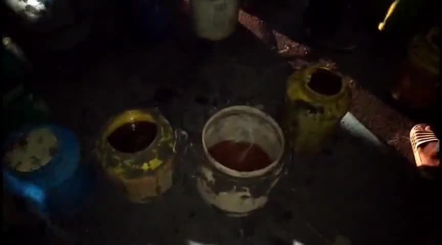 हिलसा थाना क्षेत्र के कमता गांव से सैंकड़ों टीन अर्द्धनिर्मित सराब जप्त कर पटना इस्लामपुर मार्ग को जाम किया #biharcm ार