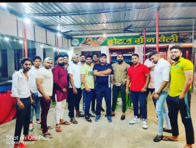 #प्रिय #मित्र #विकास_ठाकुर का #जन्मदिन सभी #साथियों के साथ #केक काटकर मनाया #आपको #जन्मदिन की ढेर सारी #शुभकामनाएं आपका प्रत्येक वर्ष #मंगलमय हो। 🚩🚩👑