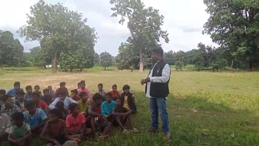 सिमडेगा: rajesh singh ne kiya ghutbahar panchayat ka bhraman@#football khel rahe bachchon se kiya mulakat