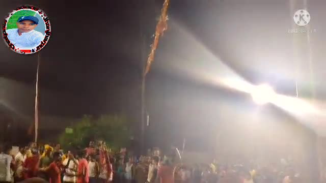 #झंझारपुर में कृष्ण जन्मोत्सव के अवसर पर मटका फोड़ कार्यक्रम आयोजित किया गया जिसमें युवाओं ने हिस्सा लिया।