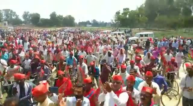 शाहजहाँपुर (काँट)समाजवादियों का उमड़ा जनसेलाव
माननीय राजेश वर्मा जिंदाबाद श्रीमती अर्चना वर्मा जिंदाबाद 
#22_में_बाईसकिल