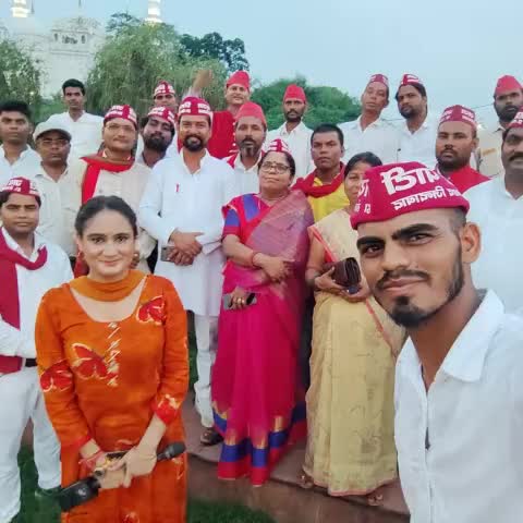 उल्टा चश्मा न्यूज की सबसे होनहार रिपोटर्स प्रज्ञा मिश्रा जी से आज लखनऊ में इंटरव्यू के दौरान मुलाकात हुई

#जय_निषाद_राज
#महामना_माननीय_डॉ_संजय_कुमार_निषाद_जी_जिन्दाबाद 
#mahamana4u