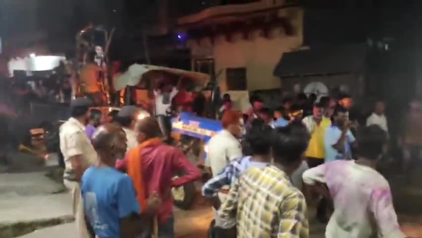 फारबिसगंज: सिमराहा में मूर्ति विसर्जन के दौरान पुलिस ने रोका। हुआ हंगामा ग्रामीण और पुलिस आमने सामने ।#simraha #forbesganj #araria