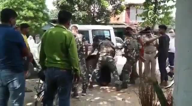 मास्क न पहनने की वजह से झारखंड पुलिस ने सेना के जवान को इस तरह पीटा #jharkhnad #jharkhand_news #patnanews #bhagalpur