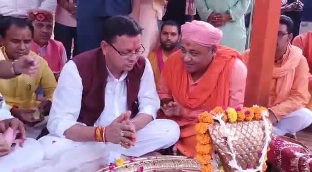 श्रीनगर: श्री पुष्कर सिंह धामी जी ने किया कमलेश्वर मंदिर श्रीनगर में रुद्राभिषेक
#etvtimes #uttrakhand_news  #srinagar