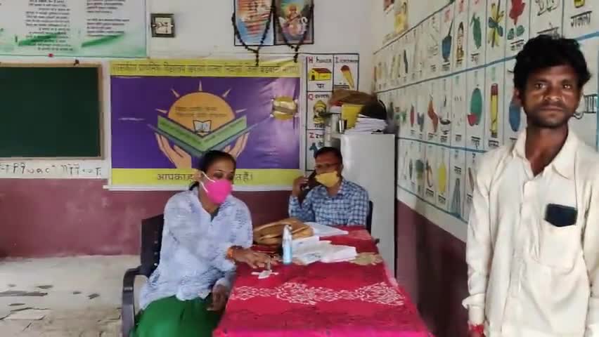 निवाली: प्रधान पाठक रमेश नावडे
शिक्षक चतरसिंह गेहलोत
स्वास्थ्य विभाग के अमले ने किया टीकाकरण
#covid19#niwali
#gps Khartya falya