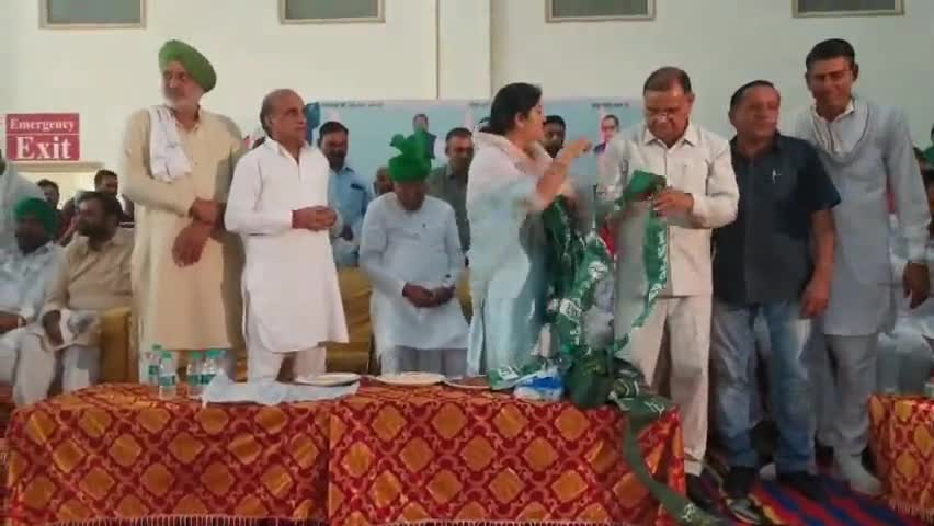 बरवाला: बरवाला पहुंचे इनेलो सुप्रीमो ओम प्रकाश चौटाला, भाजपा सरकार पर जमकर बरसे #इनेलो #बीजेपी