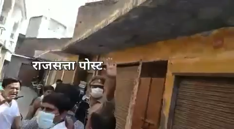 ये वीडियो मुजफ्फरनगर के किसान महापंचायत का है जहाँ उपद्रवियों द्वारा आजतक की पत्रकार चित्रा त्रिपाठी के साथ इस तरह बदसलुकी कि गई..!
#चित्रा_त्रिपाठी
#किसान_महापंचायत
#राकेश_टिकैत