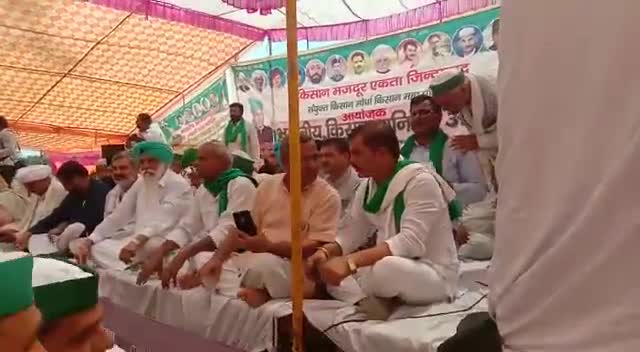 #गौर से देख लो पिछले 7 साल में देश को धर्म, मजहब, #और जातियों में बांटने वालों, आज मुजफ्फरनगर में #धर्म मजहब जाति पति सारा भाईचारा संगठित कर #दिया है हमने, गौर से देख लो दाढ़ी वाले, टोपी वाले, #पगड़ी वाले, मंडासे वाले, और गमछा वाले, तुम लोग