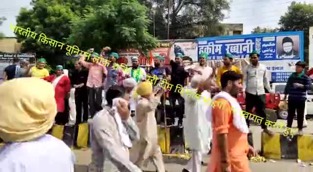 #गौर से देख लो पिछले 7 साल में देश को धर्म, मजहब, #और जातियों में बांटने वालों, आज मुजफ्फरनगर में #धर्म मजहब जाति पति सारा भाईचारा संगठित कर #दिया है हमने, गौर से देख लो दाढ़ी वाले, टोपी वाले, #पगड़ी वाले, मंडासे वाले, और गमछा वाले, तुम लोग