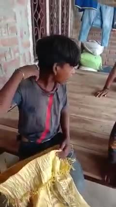 कचरा चुनने वाले बच्चे ने दुनियाँ छोर चुकी अपनी गरीब #माँ की याद में #गीत गया तो #रो पड़े लोग!😢