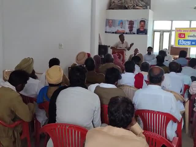 #सिरसा
ग्रामीण सफाई कर्मचारी यूनियन हरियाणा जिला सिरसा को सम्बोधित करते हुए सीटू जिला सचिव विजय ढुकड़ा।
