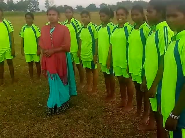 महुआडांड़: tejaswini@#football match