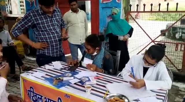 #अखिल #भारतीय #विद्यार्थी #परिषद के सहयोग से #लालगंज के रामलीला मैदान में.#वैक्सीनेशन #कैंप का किया गया आयोजन