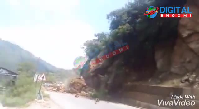 उत्तराखंड टिहरी में नागण के पास हुआ भूस्खलन, स्कूटी सवार बाल—बाल बचे।
#UttrakhandNews #TihriNews #NaaganNews #LandSlid