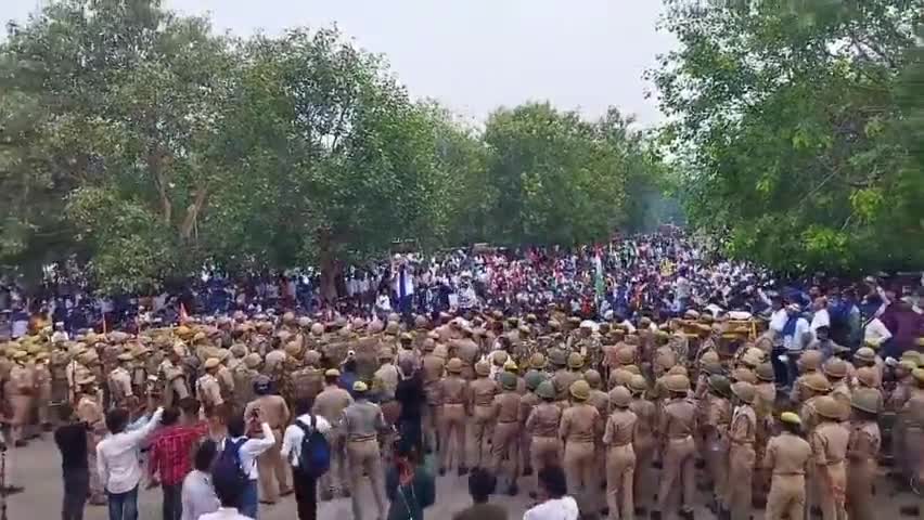 लखनऊ के तापमान में आया उछाल बड़े भाई चंद्रशेखर आजाद जी के पहुंचते ही गर्मी बढ़ गई है।

#69000शिक्षकभर्ती_आरक्षण_दो