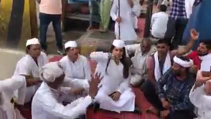 #करनाल_महापँचायत
आदरणीय राष्ट्रीय अद्यक्ष #लालजी_देसाई जी सदैव अन्नदाता के हक की आवाज उठाते रहते है।करनाल बसताड़ा टोल पर जो जुल्म सरकार ने किसान भाइयों पर किये महिला सेवादळ ने कड़े शब्दों में उसका विरोध किया महिला सेवादल प्रमुख #सुनीताशर्मा