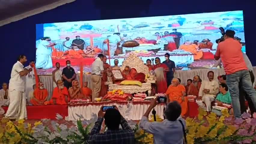 गोटेगांव 'गुरुकृपा सप्ताह' के रूप में आयोजित श्री शंकराचार्य जी का #प्राकट्योत्सव# में चिकित्सकों का किया सम्मान किया