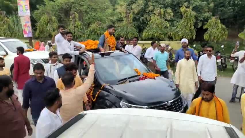 युवा साथियों का हृदय तल से धन्यवाद ।
#BJYM #मधुराज_विश्वकर्मा #Fatehpur #Bindki