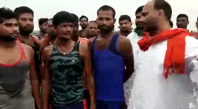 #चन्दौली मनोज कुमार सिंह डब्लू ने युवाओं की उठाई आवाज आर्मी भर्ती कराने के लिए दिया आश्वासन