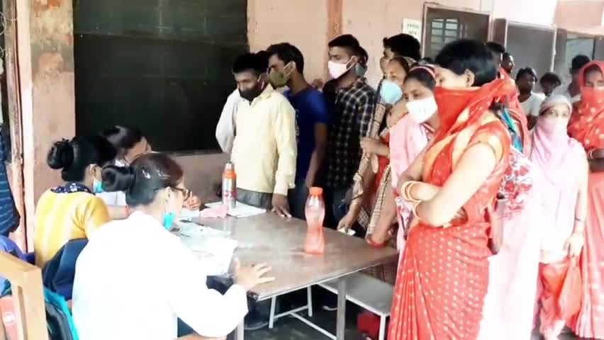 खलीलाबाद: जिले में 46 स्थानों पर 12586 लोगों को लगाया गया कोरोना का टीका, ACMO डॉ. मोहन झा ने दी जानकारी   #कोरोना_टीका