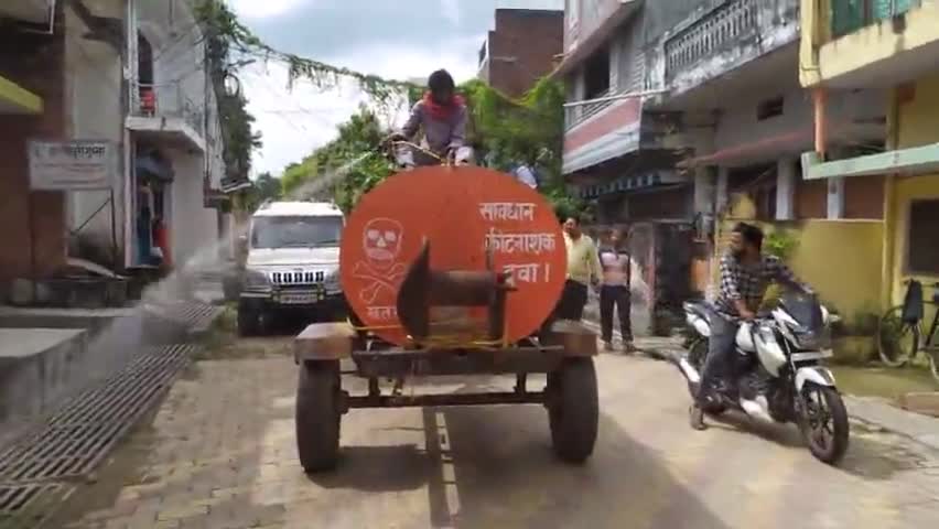 खलीलाबाद: अत्यधिक बारिश होने से #मच्छर जनित रोगों से बचाव हेतु #खलीलाबाद के मोहल्लों में #कीटनाशकदवाओं का किया गया #छिड़काव।
