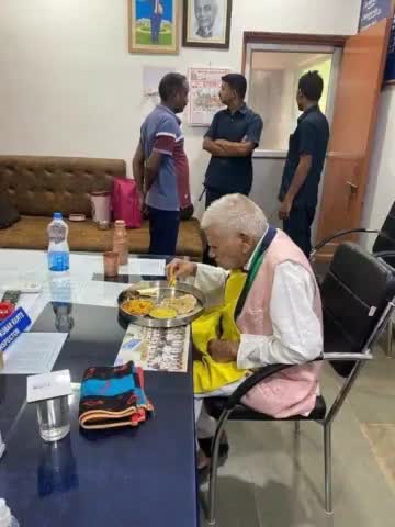 मुख्यमंत्री के पिता को गिरफ्तार करके जेल भेजा गया और उस जेल की तस्वीरें देखिए 👇

#bjpchhattisgarh