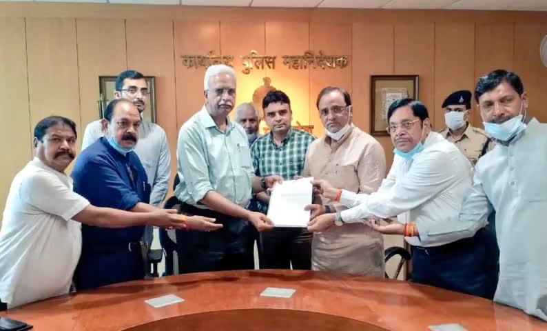 आज भोपाल में खरगोन पुलिस कस्टडी में आदिवासी भाई बिशन की निर्मम हत्या के मामले में कांग्रेस प्रतिनिधिमंडल ने पूर्व केंद्रीय मंत्री एवं मध्य प्रदेश कांग्रेस कमेटी के पूर्व अध्यक्ष #अरुण_यादव के #नेतृत्व मे #मप्र_डीजीपी_विवेक_जौहरी से मुलाकात