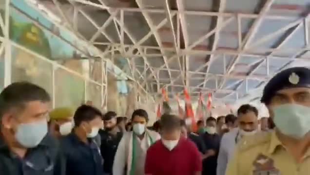 श्री Rahul Gandhi   जी माता वैष्णो देवी माँ के दरबार की तरफ पदयात्रा कर आगे बढ़ रहे हैं।

#RahulVaishnodeviYatra