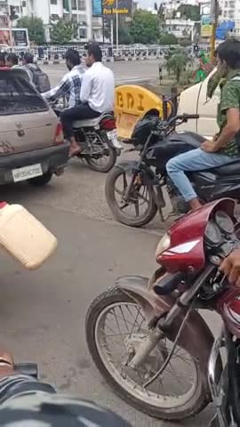 #kuch log public City mein cigaret Peete hue