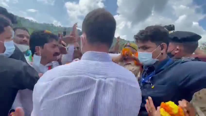 श्री #rahulgandhi जी के लिए जम्मू की जनता का प्रेम।

#RahulVaishnoDeviYatra