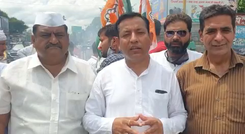 बढ़ती #महँगाई व #बेरोज़गारी पर रोक लगाने की माँग को लेकर आज अपनी #कैंटविधानसभा के अंतर्गत सब्ज़ी मंडी चौक पर #राज्यसरकार का #पुतला दहन किया !