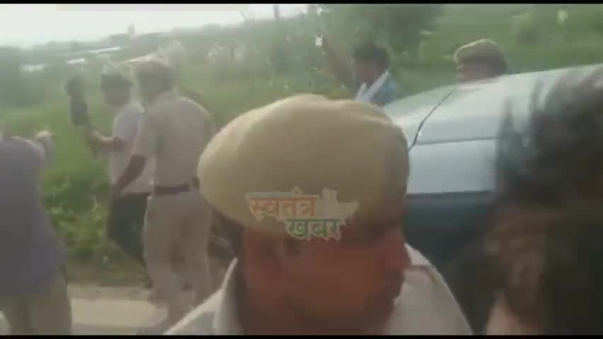 विनोद भ्याना को हांसी के गांव में दिखाए काले झंडे
#swatantarkhabar #स्वतंत्रखबर #BJPHaryana #KisanAndolan