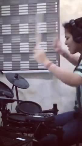 पता नही कोण सा नशा करती हैं ....... #DJ