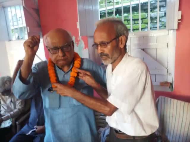 मुंगेर में एक बार फिर  CPI के स्थापना दिवस के अवसर पर एक समारोह का आयोजन किया जाएगा, इसकी घोषणा राज्य सचिव रामनरेश पांडे ने किया। 

#Cpi #Cpibihar