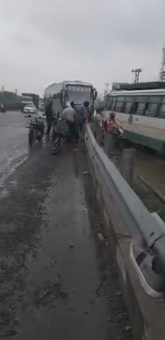 धारूहेड़ा: धारूहेङा में जबरदस्त बरसात, कुछ किसान परेशान तो कुछ खुश हुए! वहीं शहर वासी उपर वाले को कोस रहे हैं !
#rainy  #dharuhera